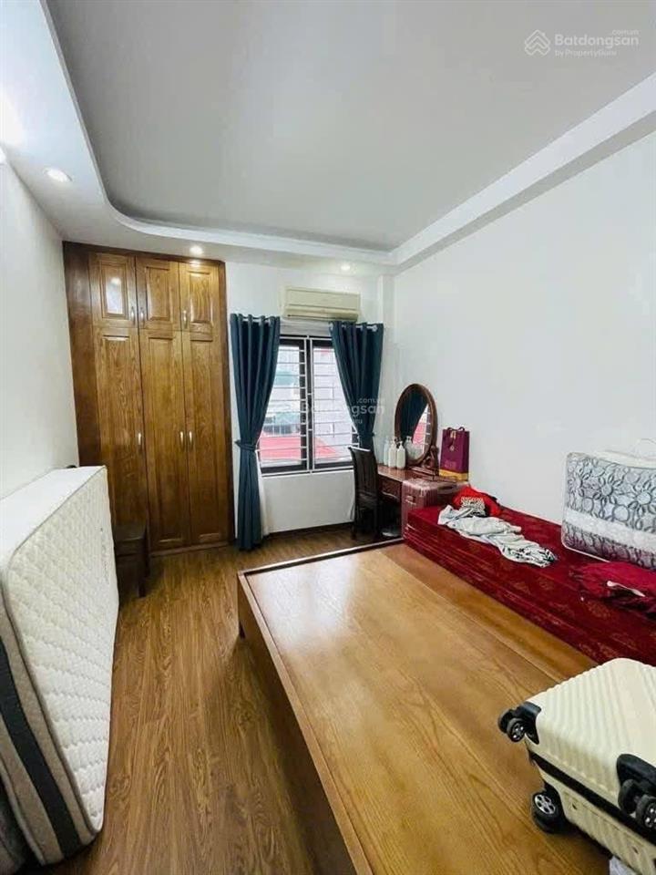 Hơn 6 tỷ nhà minh khai, ngõ trước nhà 3m, thoáng trước sau, dân xây, 3 ngủ sđcc, không qh