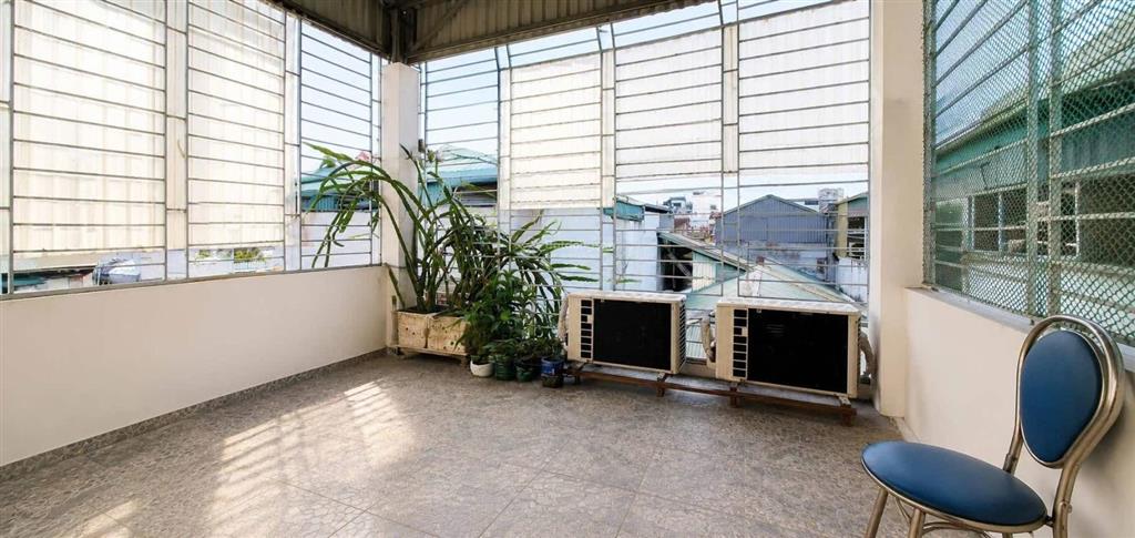 Lô góc đại la, ngõ trước nhà 3.5m, 40m ra mặt phố, 5 tầng dân xây, sđcc, qh ổn, bãi gửi ô tô