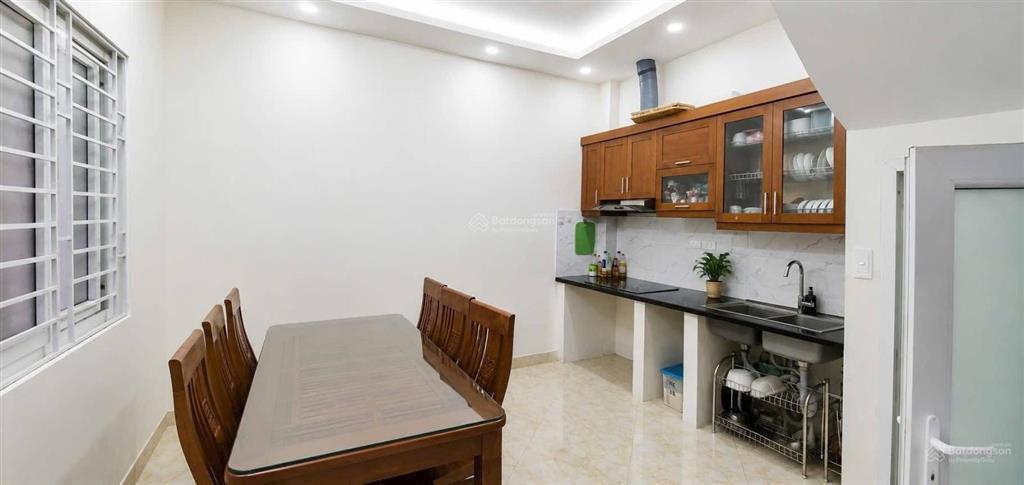 Lô góc đại la, ngõ trước nhà 3.5m, 40m ra mặt phố, 5 tầng dân xây, sđcc, qh ổn, bãi gửi ô tô