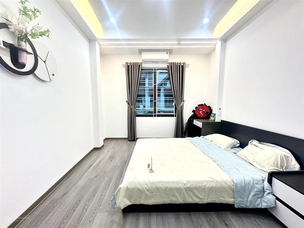Tin nhật! nhà minh khai, 2 thoáng, kinh doanh, xây mới 5 tầng 3 ngủ tặng nội thất, sổ riêng, qh ổn