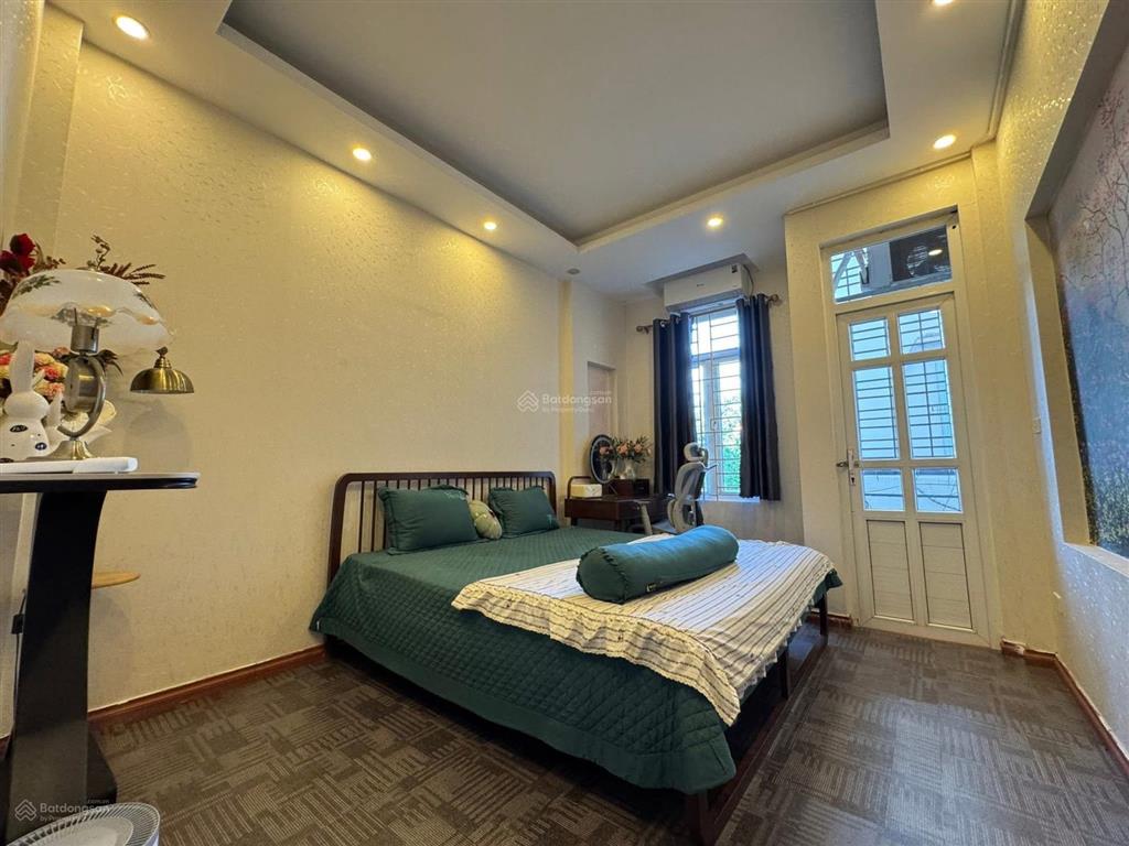 Bán gấp nhà phố bạch mai, trước nhà 3 gác, kinh doanh, dân xây chắc chắn, sđcc, qh ổn định