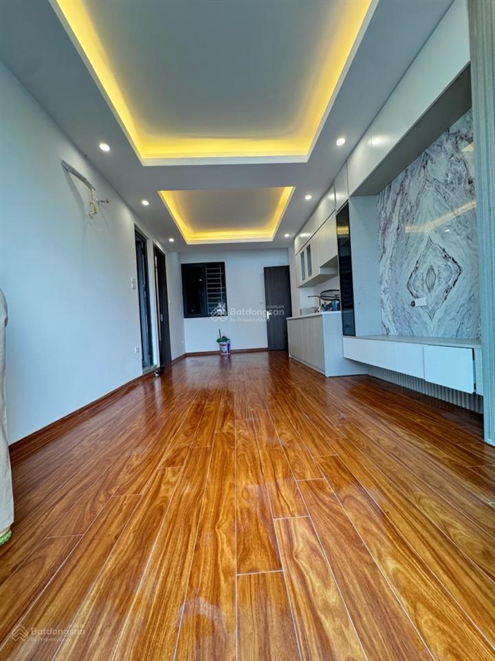 Chung cư đền lừ, view hồ, ban công thoáng, 2 ngủ 2wc, full nội thất, sổ đẹp, 3 bước ra chợ đầu mối