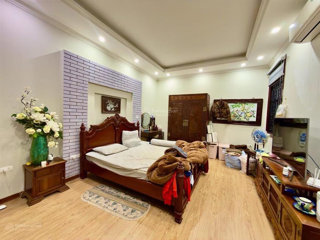 Bán gấp nhà đại la 2 thoáng, 20m ra phố, trước nhà 3m, kinh doanh, dân xây, sổ riêng, không qh