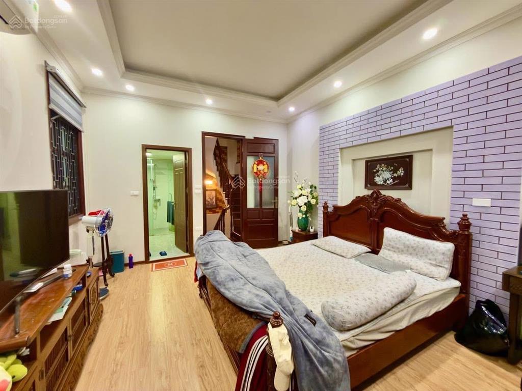 Bán gấp nhà đại la 2 thoáng, 20m ra phố, trước nhà 3m, kinh doanh, dân xây, sổ riêng, không qh