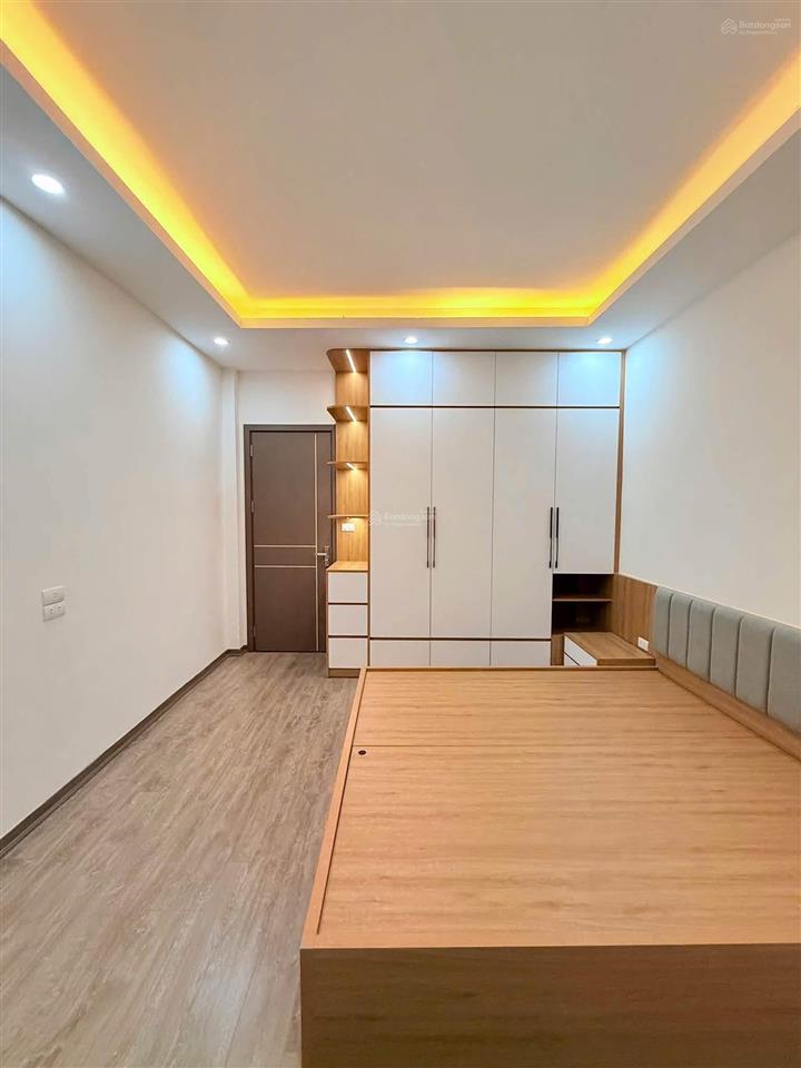 Nguyễn đức cảnh! lô góc, 20m ra ôtô tránh, 5 tầng xây mới full nội thất xịn, sân riêng, sđcc