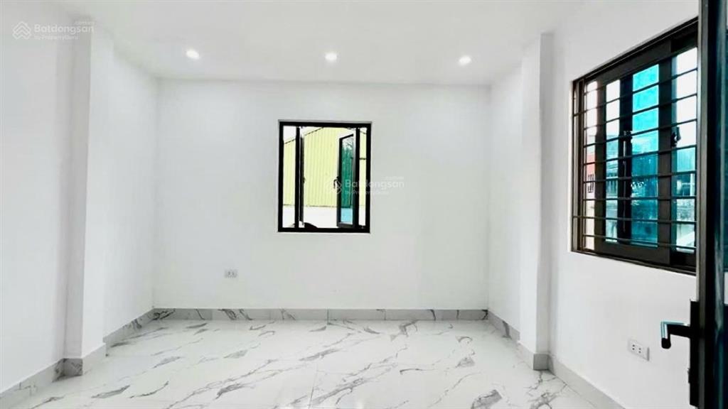 Mặt ngõ hoàng mai, lô góc, 50m ra ô tô tránh, ngõ trước nhà 3m, 6 tầng full nội thất, sổ đẹp