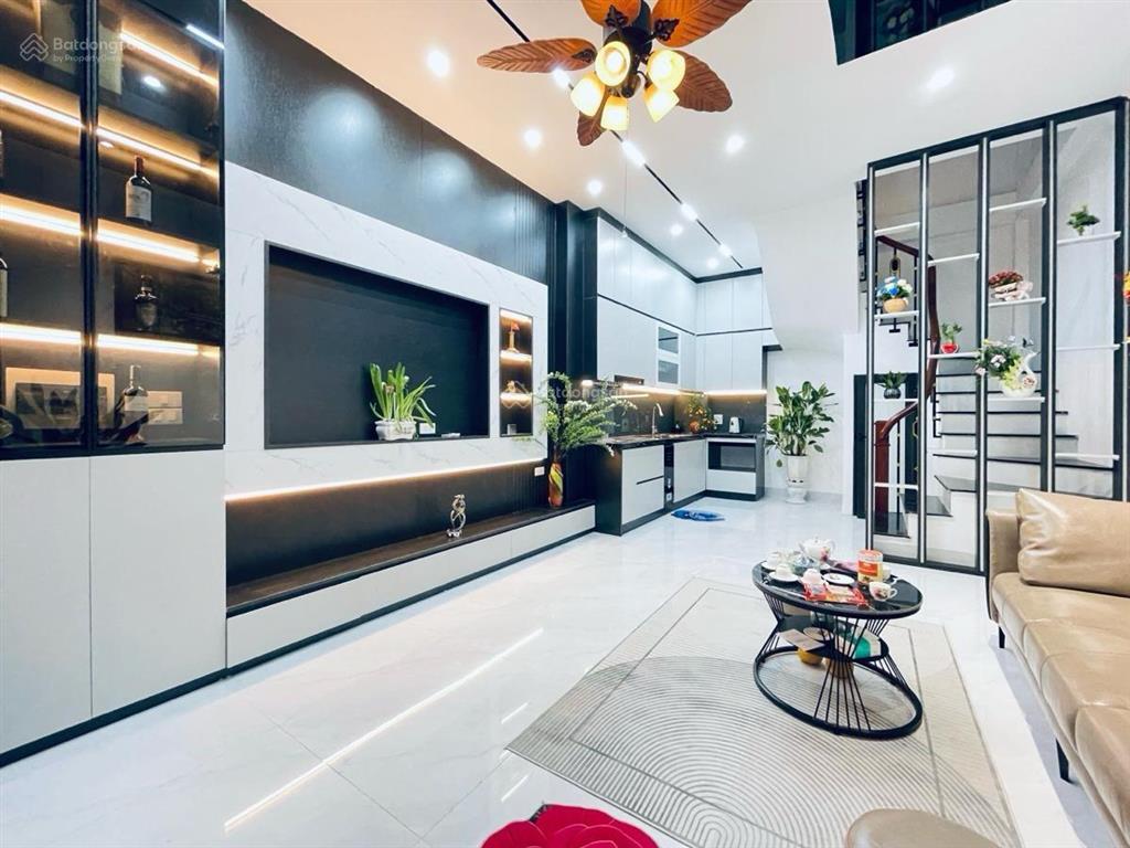Tin chuẩn! hoàng mai, 10m ra ôtô tránh, kinh doanh, dân xây tặng lại nội thất, sổ đẹp, qh ổn định