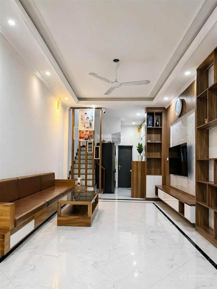 5 tỷ trần khát chân, ngõ nông gần ô tô, dân xây 3 ngủ, sổ riêng 30m2, ko quy hoạch