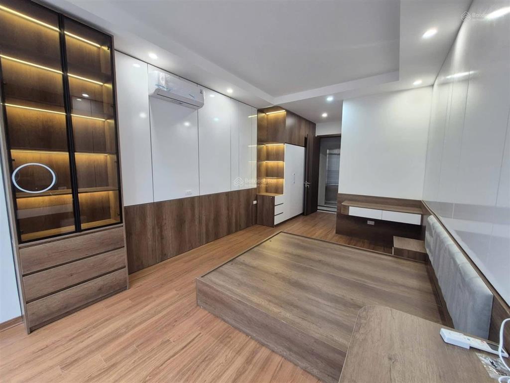 Hơn 5 tỷ nhà thang máy minh khai, 2 thoáng trước sau, ngõ thông kd, full nội thất, sđcc