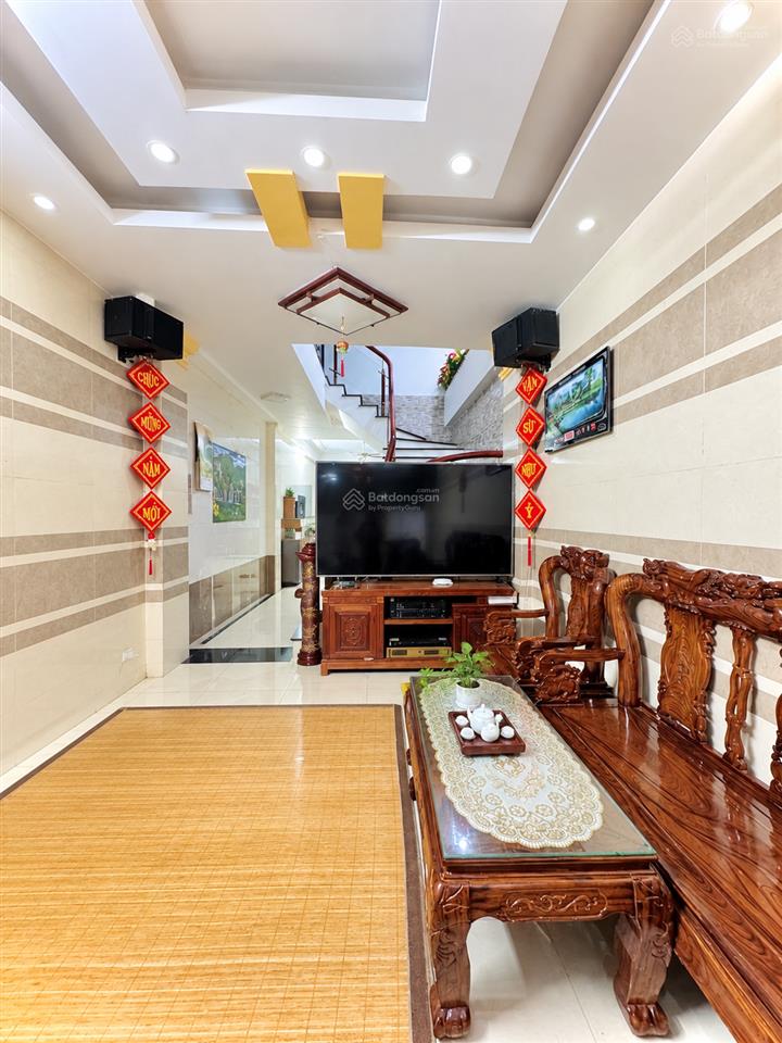 Lạc trung, 30m ra ô tô tránh, 2 thoáng sân rộng, dân xây, sđcc, quy hoạch ổn định, dân trí cao