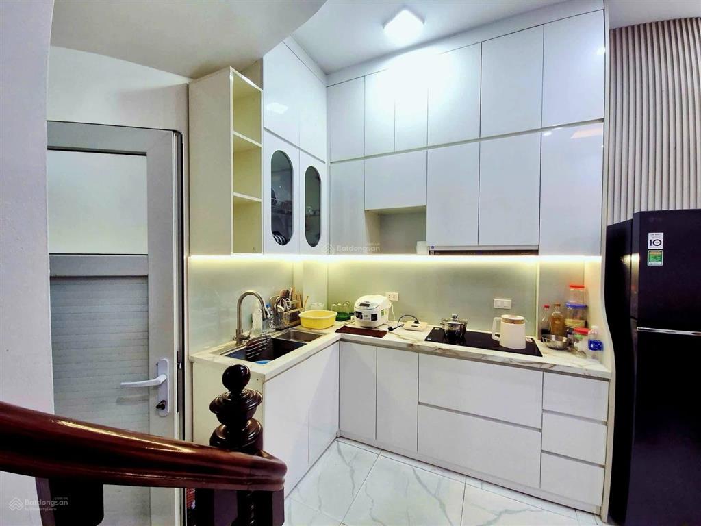 Hơn 5 tỷ bạch mai, 2 thoáng, kd, sổ riêng 30m2*5 tầng 3 ngủ full nội thất, quy hoạch ổn định