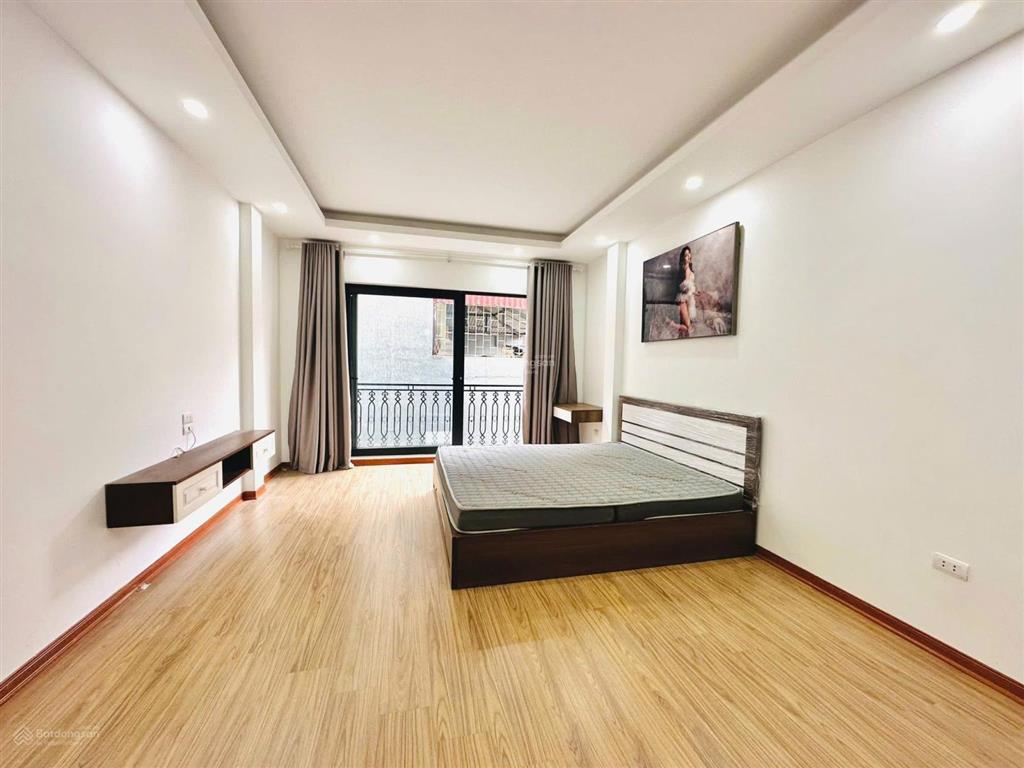 Giá đầu tư, bạch mai 30m ra phố, gần chợ mơ, mặt tiền 8m, sđcc ko quy hoạch