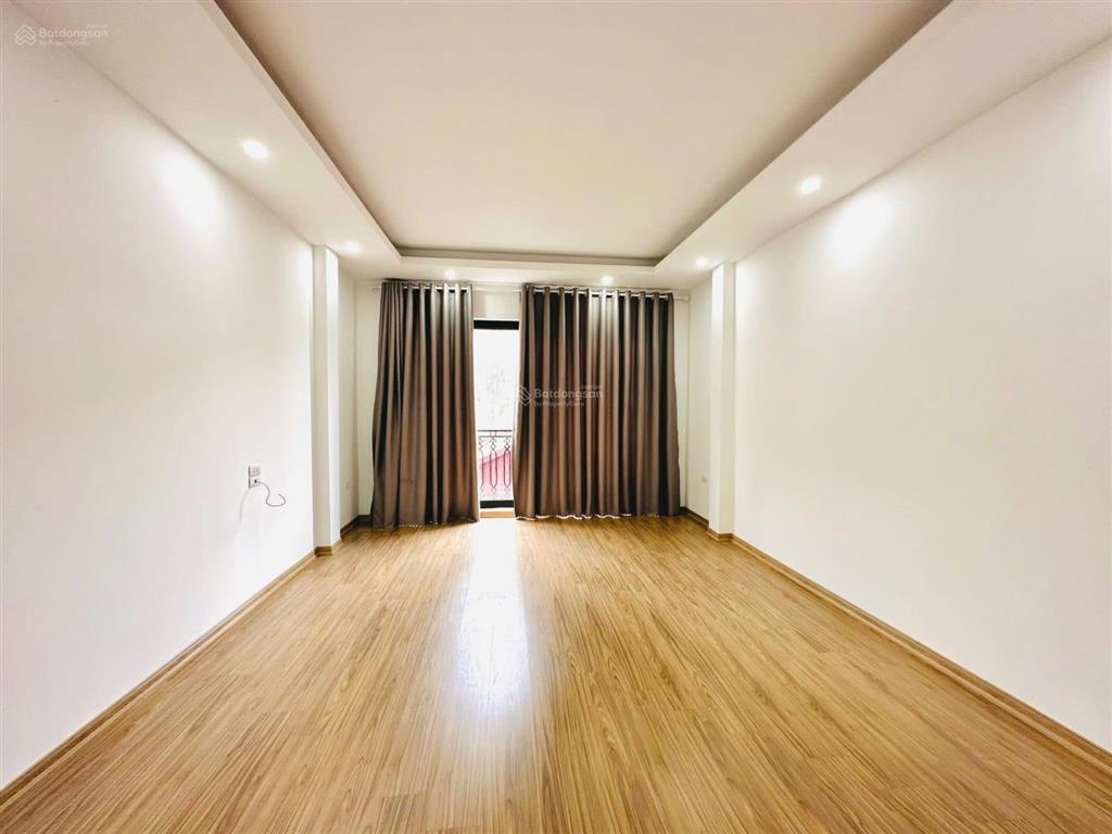 Giá đầu tư, bạch mai 30m ra phố, gần chợ mơ, mặt tiền 8m, sđcc ko quy hoạch