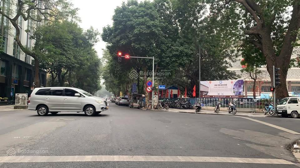 Bán nhà phố trần nguyên hãn, hàng vôi hoàn kiếm 60m2, mt 5m, giá 8.9tỷ. gần phố tt hồ hoàn kiếm
