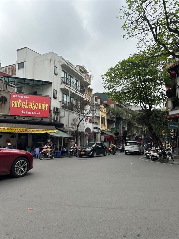 Bán nhà mặt phố hàng mã, hoàn kiếm 75m2, mt 4.7m, giá 56 tỷ. phố cổ kinh doanh