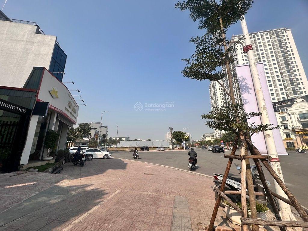 Bán nhà phố hồng tiến, long biên 120m2, mt 7m, giá 50 tỷ. vỉa hè ô tô tránh nhau