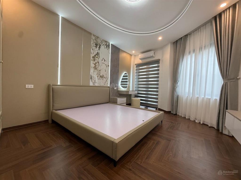 Bán nhà riêng phố nguyễn văn cừ, long biên 35m2, 6 tầng thang máy, giá 12,5 tỷ. ô tô vào nhà