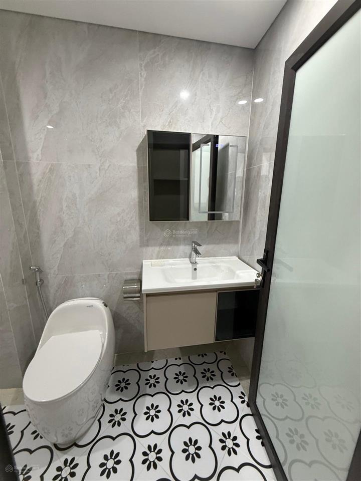 Bán nhà riêng phố nguyễn văn cừ, long biên 35m2, 6 tầng thang máy, giá 12,5 tỷ. ô tô vào nhà
