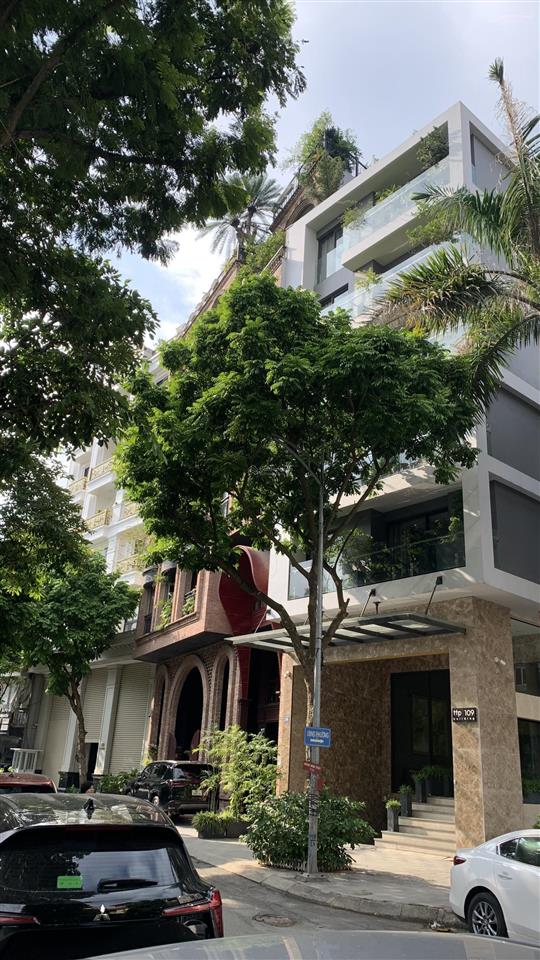 Bán nhà mặt hồ ba mẫu, đống đa, 80m2, 6 tầng thang máy, giá 44 tỷ. mặt hồ kinh doanh hiếm.