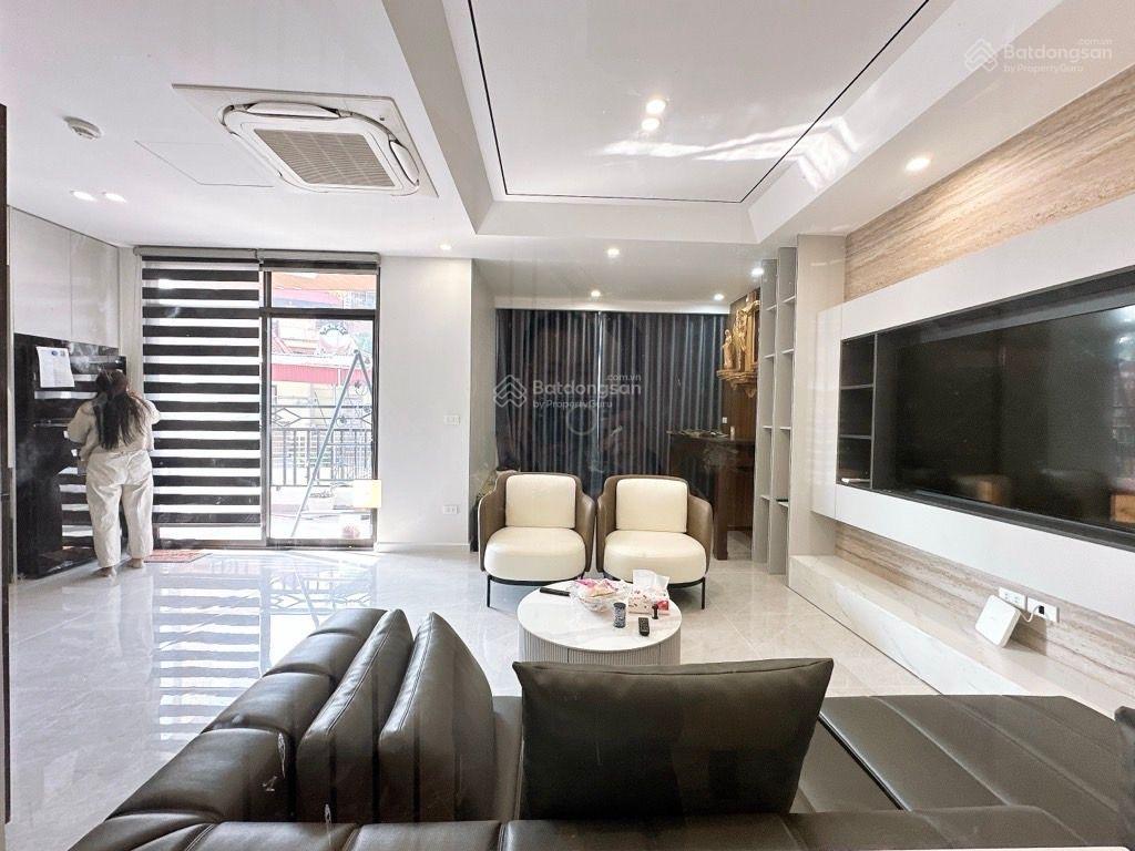 Bán nhà riêng phố nguyễn văn cừ, long biên 35m2, 6 tầng thang máy, giá 12 tỷ. ô tô vào nhà.