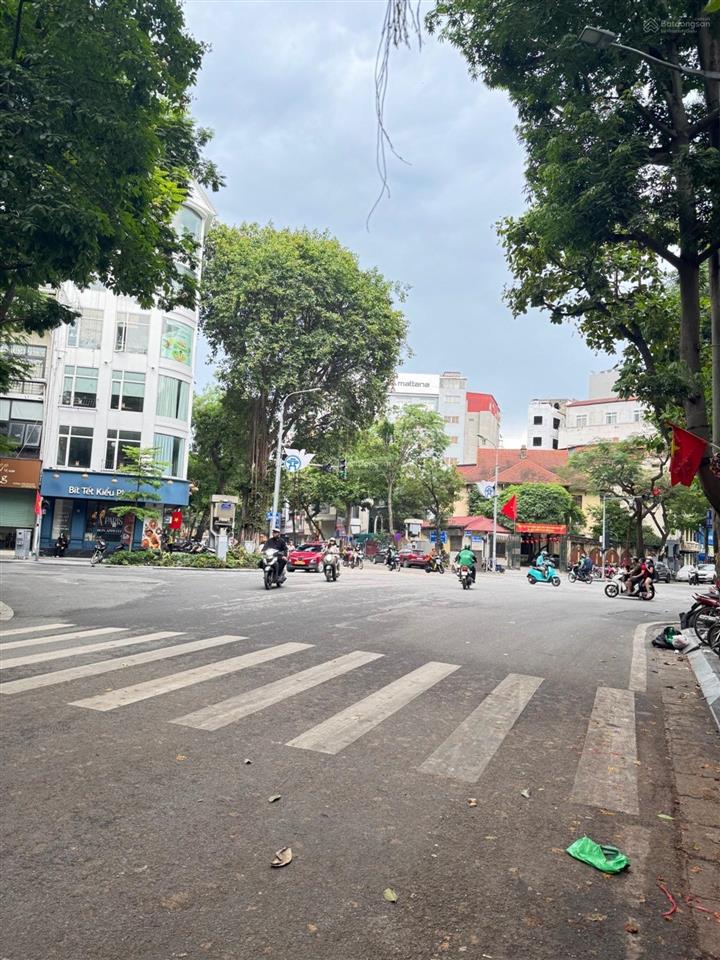Bán nhà riêng phố trần hưng đạo, hoàn kiếm 30m2, 4 tầng, giá 11 tỷ. hiếm có ô tô đỗ cổng.