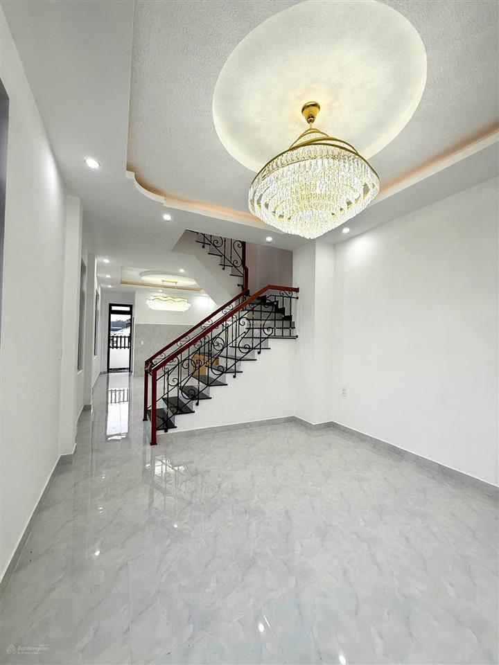 Nhà 3 tầng mới hoàn thiện đà lạt chỉ 4 tỷ 150 triệu