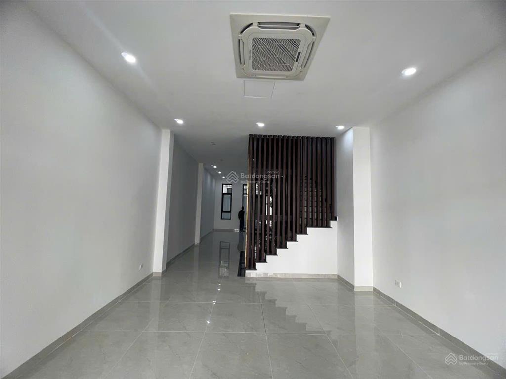 Chính chủ cho thuê lk 100m² hoàn thiện tm + nội thất cơ bản louis city hoàng mai 35tr/th.