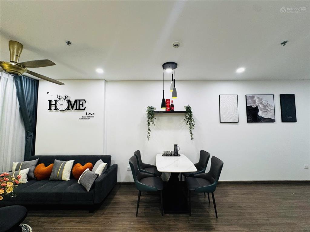 Chính chủ cần bán căn góc 2pn với diện tích 74m², ban công hướng đông thoáng mát tại fpt plaza 2