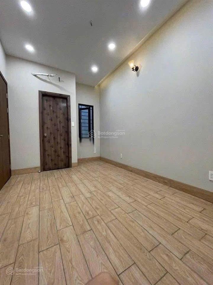 Chú long kẹt tiền cần bán gấp nhà dương quảng hàm, hđt 12tr/th, 4pn full nội thất, hxh tới nhà!