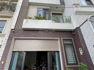 Chú long kẹt tiền cần bán gấp nhà dương quảng hàm, hđt 12tr/th, 4pn full nội thất, hxh tới nhà!