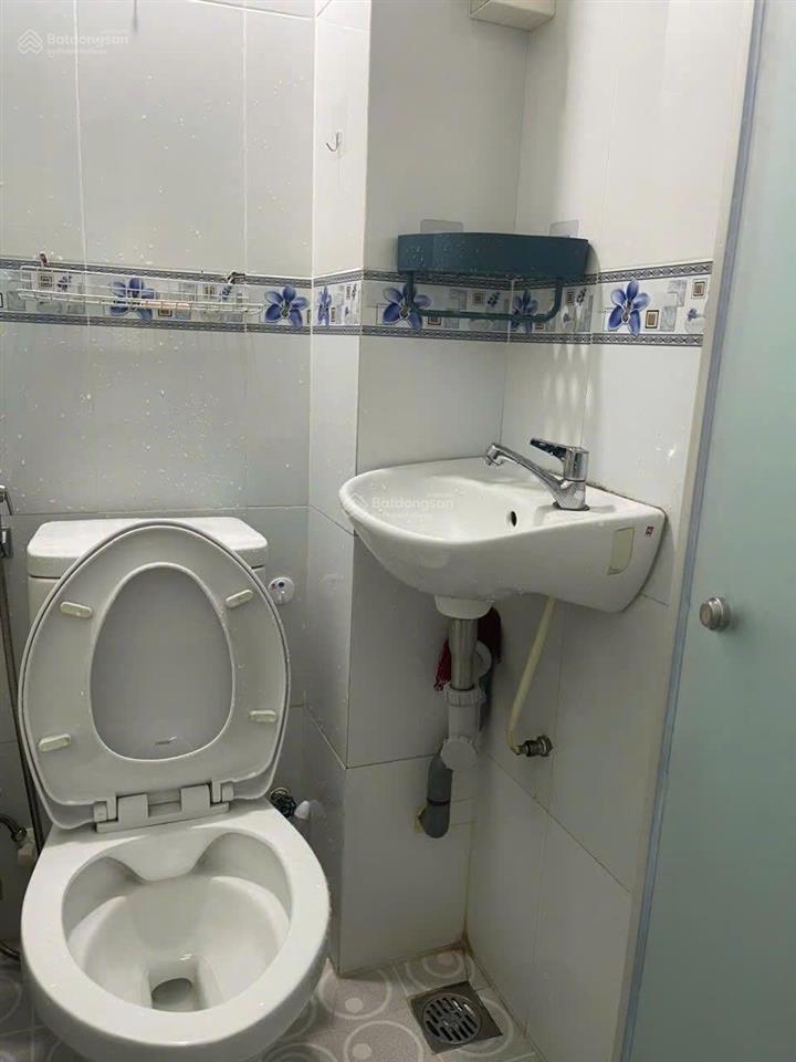 Bán nhà riêng hẻm đoàn văn bơ, 2 tỷ, 9,28m2, 2 tầng, 1pn, 1wc, chính chủ bán gấp