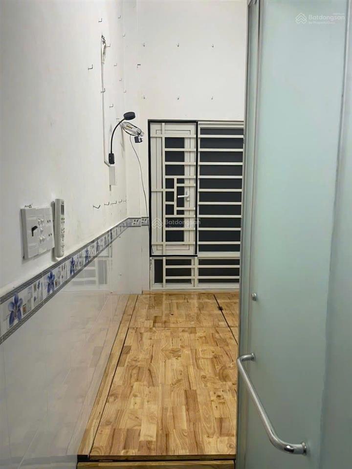 Bán nhà riêng hẻm đoàn văn bơ, 2 tỷ, 9,28m2, 2 tầng, 1pn, 1wc, chính chủ bán gấp