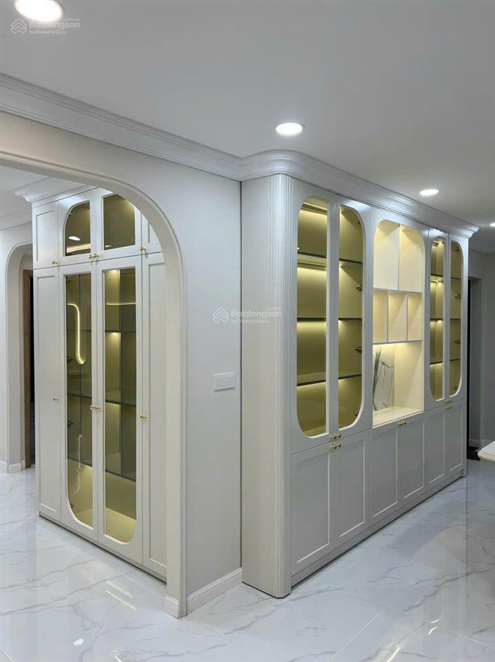 Bán căn hộ sky villa celadon city 17,5 tỷ, 220m2, 3pn, 2wc, nội thất đầy đủ