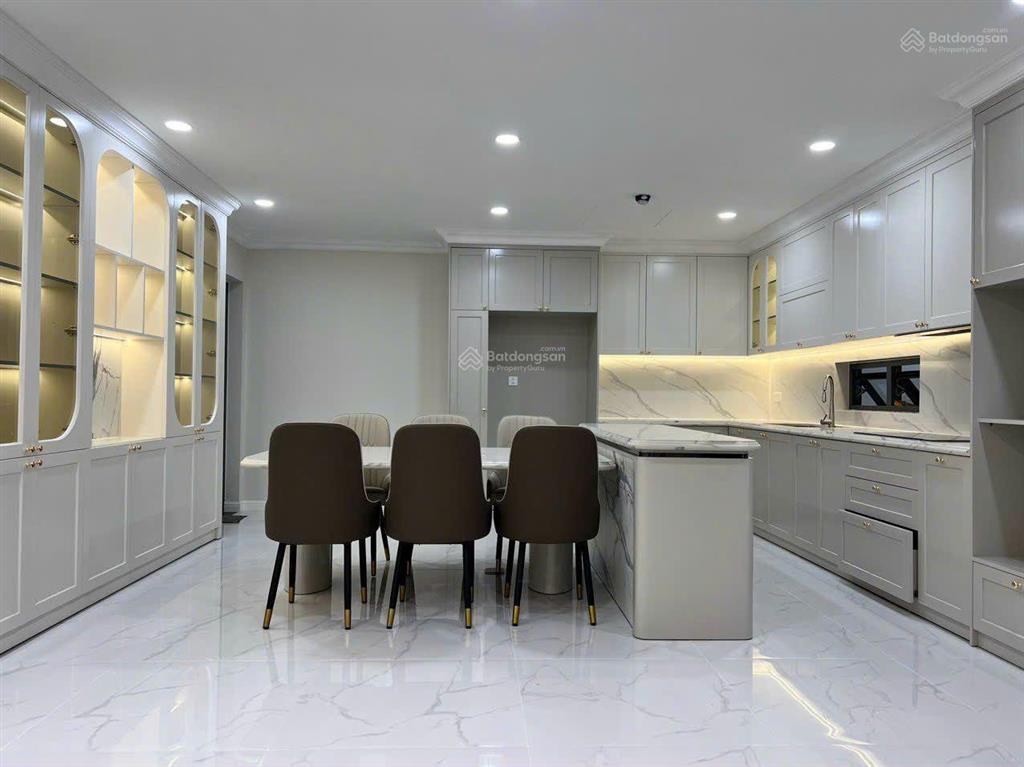 Bán căn hộ sky villa celadon city 17,5 tỷ, 220m2, 3pn, 2wc, nội thất đầy đủ