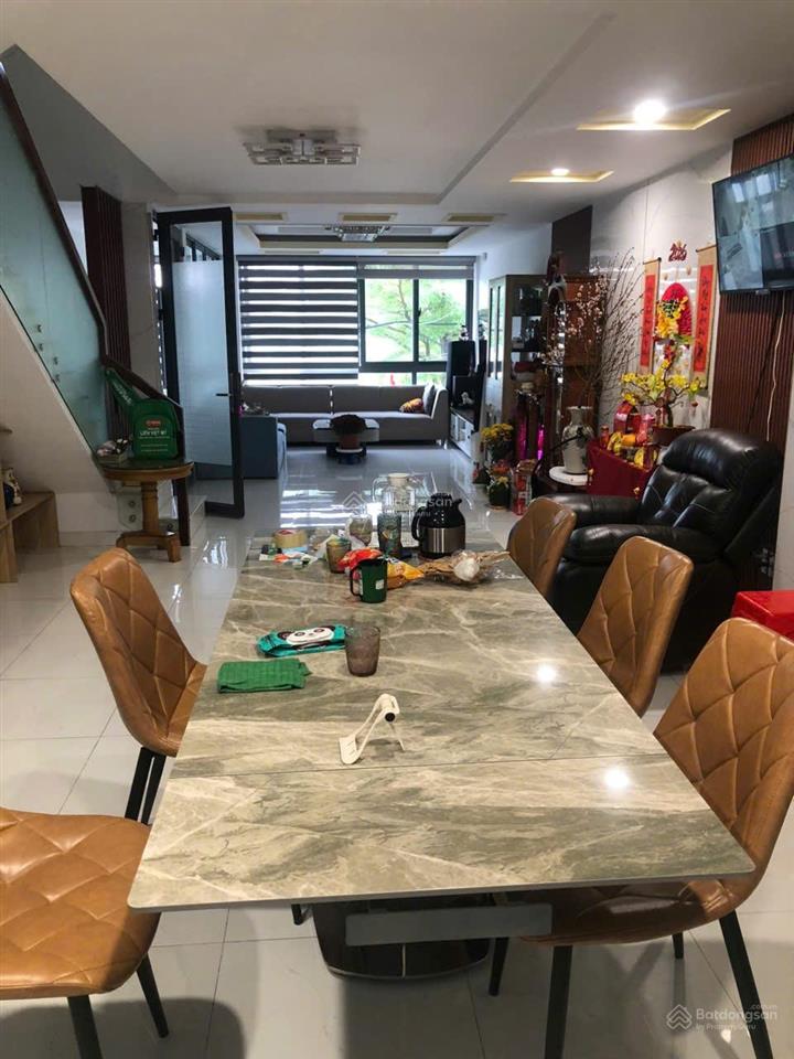 Nhà phố cao cấp 3 tầng, hẻm xe tải 20m, gần kcn hiệp phước, hợp ở/cho thuê, sổ hồng, 11,5 tỷ