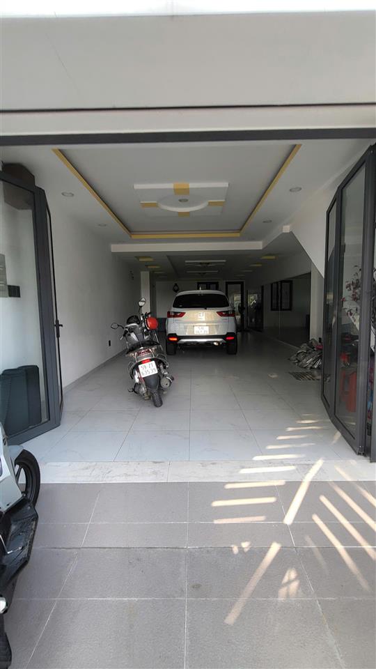 Nhà phố cao cấp 3 tầng, hẻm xe tải 20m, gần kcn hiệp phước, hợp ở/cho thuê, sổ hồng, 11,5 tỷ