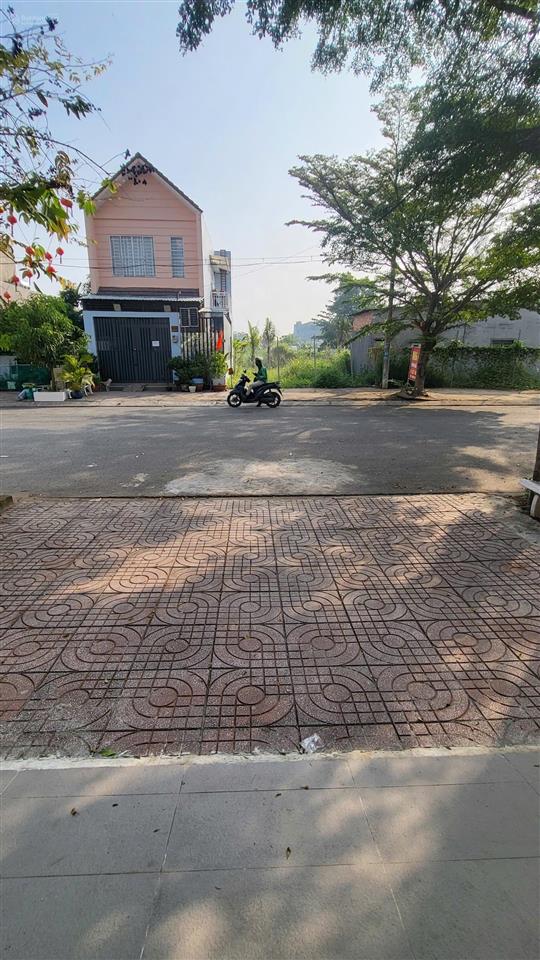 Nhà phố cao cấp 3 tầng, hẻm xe tải 20m, gần kcn hiệp phước, hợp ở/cho thuê, sổ hồng, 11,5 tỷ