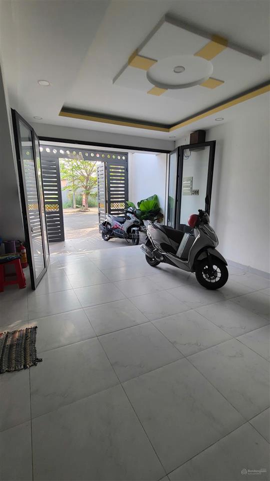 Nhà phố cao cấp 3 tầng, hẻm xe tải 20m, gần kcn hiệp phước, hợp ở/cho thuê, sổ hồng, 11,5 tỷ