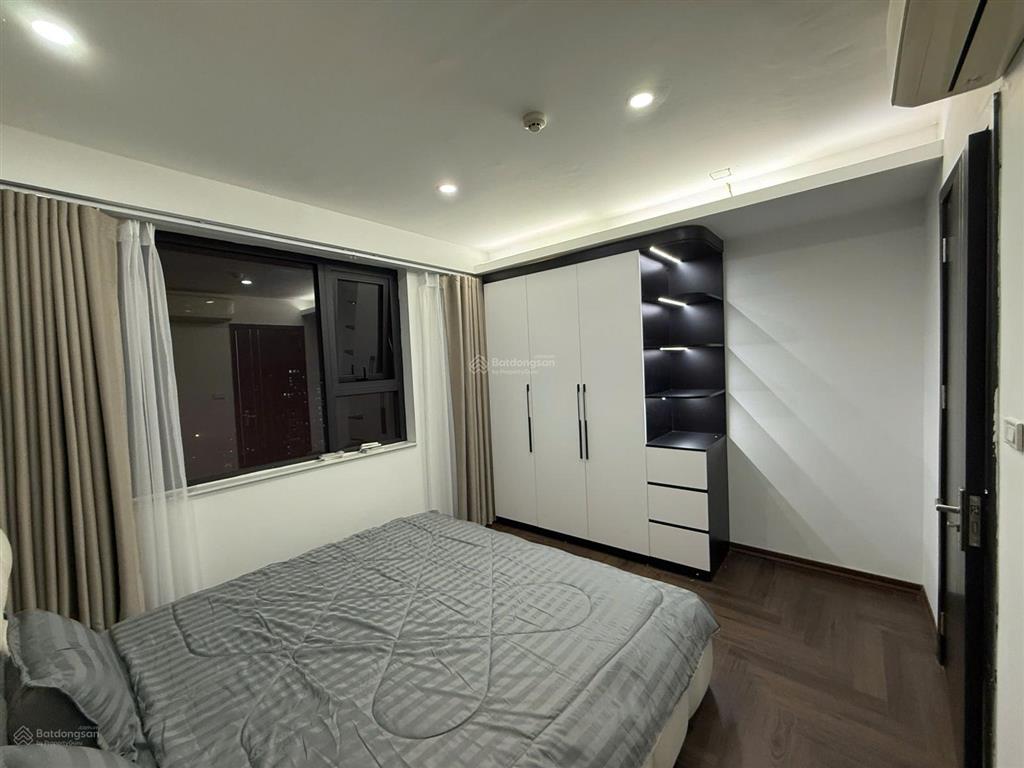The light tố hữu. căn 3 ngủ 131m2 tầng trung, full nội thất, giá 10tỷ8, sẵn sổ đỏ có slot ô tô.