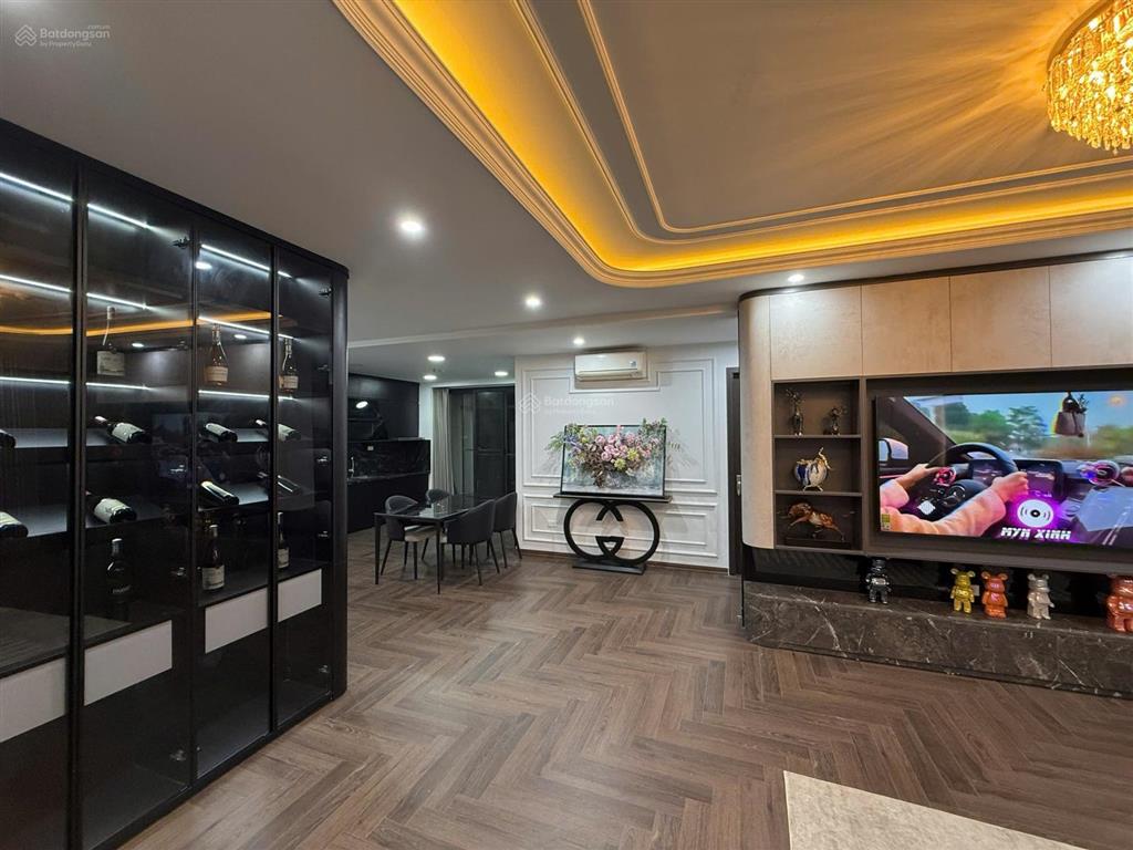 The light tố hữu. căn 3 ngủ 131m2 tầng trung, full nội thất, giá 10tỷ8, sẵn sổ đỏ có slot ô tô.