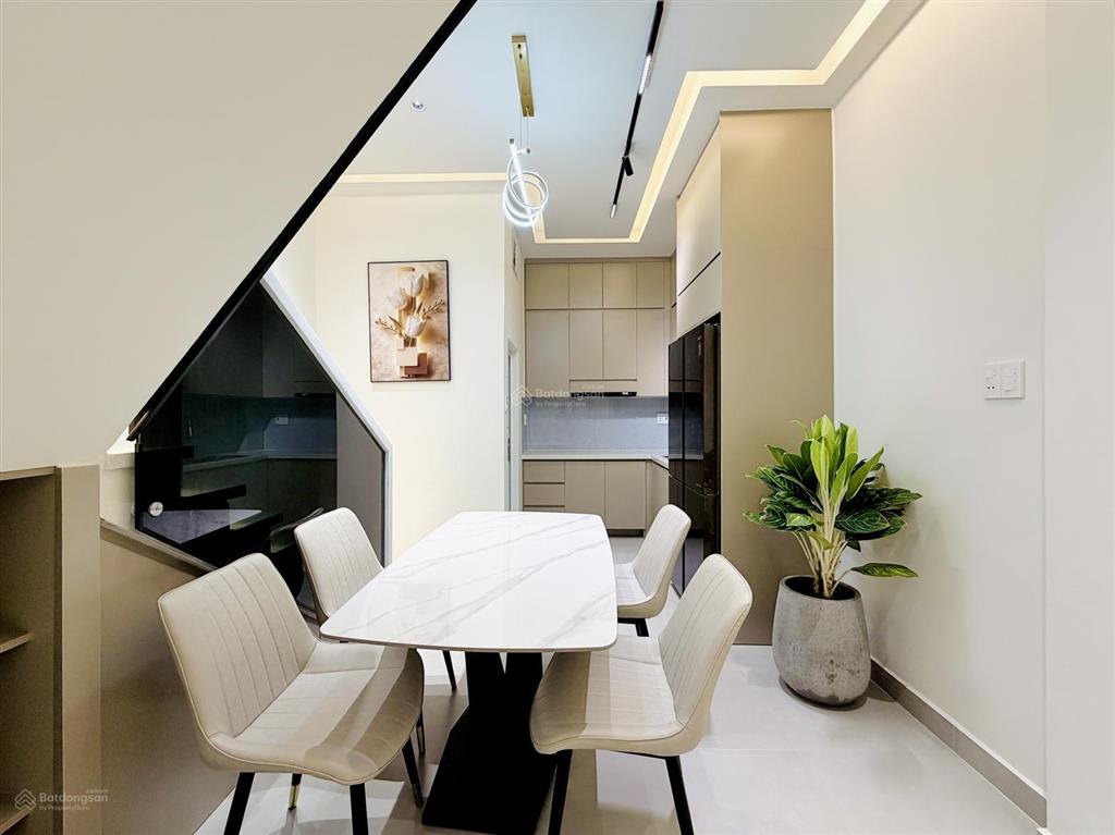 Căn phố tone trắng kem nhẹ nhàng cn 33m2