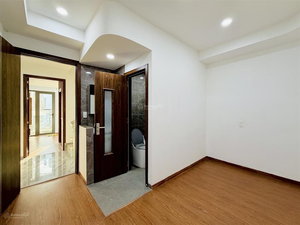 Hiếm nhà 5 tầng hxh quay đầu gần vincom & emart phan văn trị chỉ 7.x