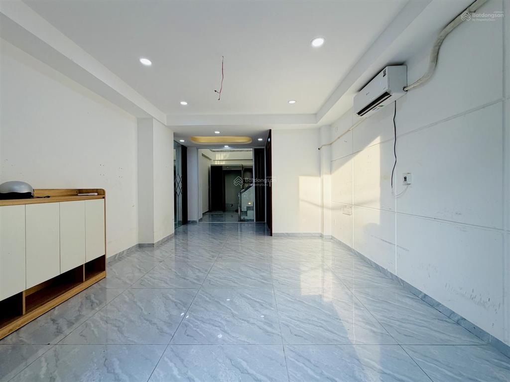 Hiếm nhà 5 tầng hxh quay đầu gần vincom & emart phan văn trị chỉ 7.x