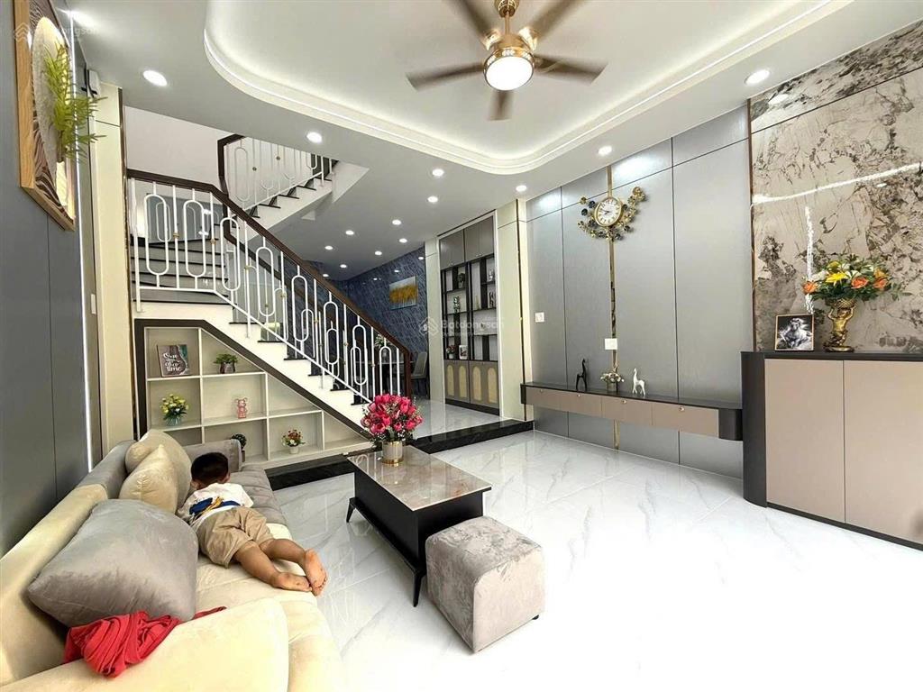 Chính chủ cần bán nhanh lê lai gò vấp. giá 2tỷ28. dt 53,8 m2, 3pn, 3wc, hẻm 5m, thuê 15tr/th