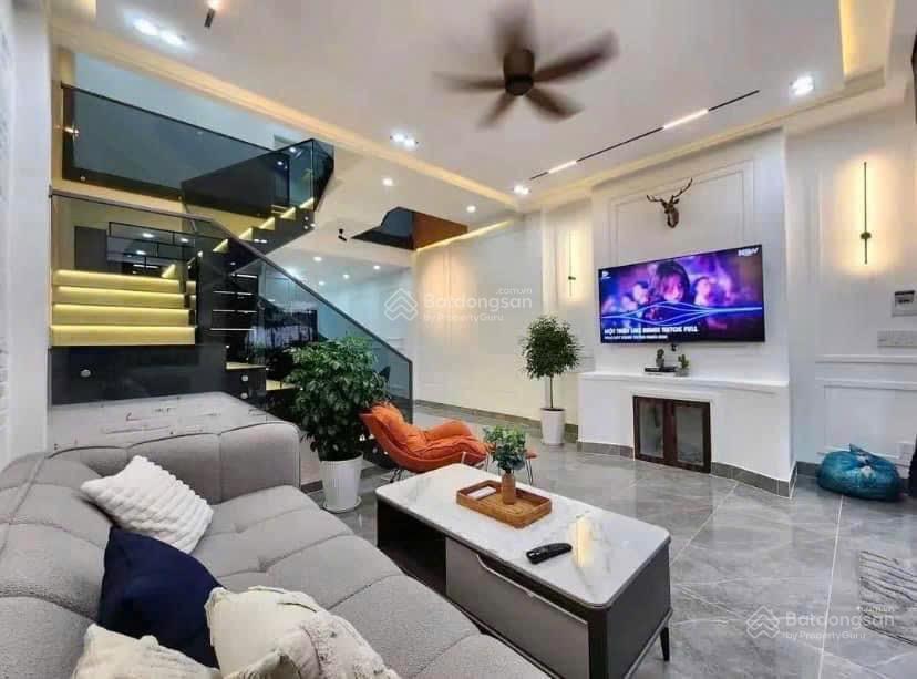 Chủ nhà đi định cư bán lại nhà bạch đằng  tân bình, dt 50m2. 3pn lớn. hẻm 5m5. shr. thuê 18tr/th