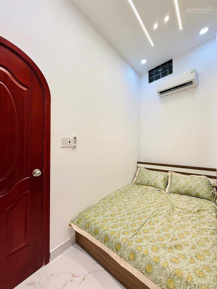 Cô 9 xuất ngoại cần bán gấp căn lê lai gò vấp, giá 2tỷ9. dt 48m2. cho thuê 18tr/th. hẻm 5m