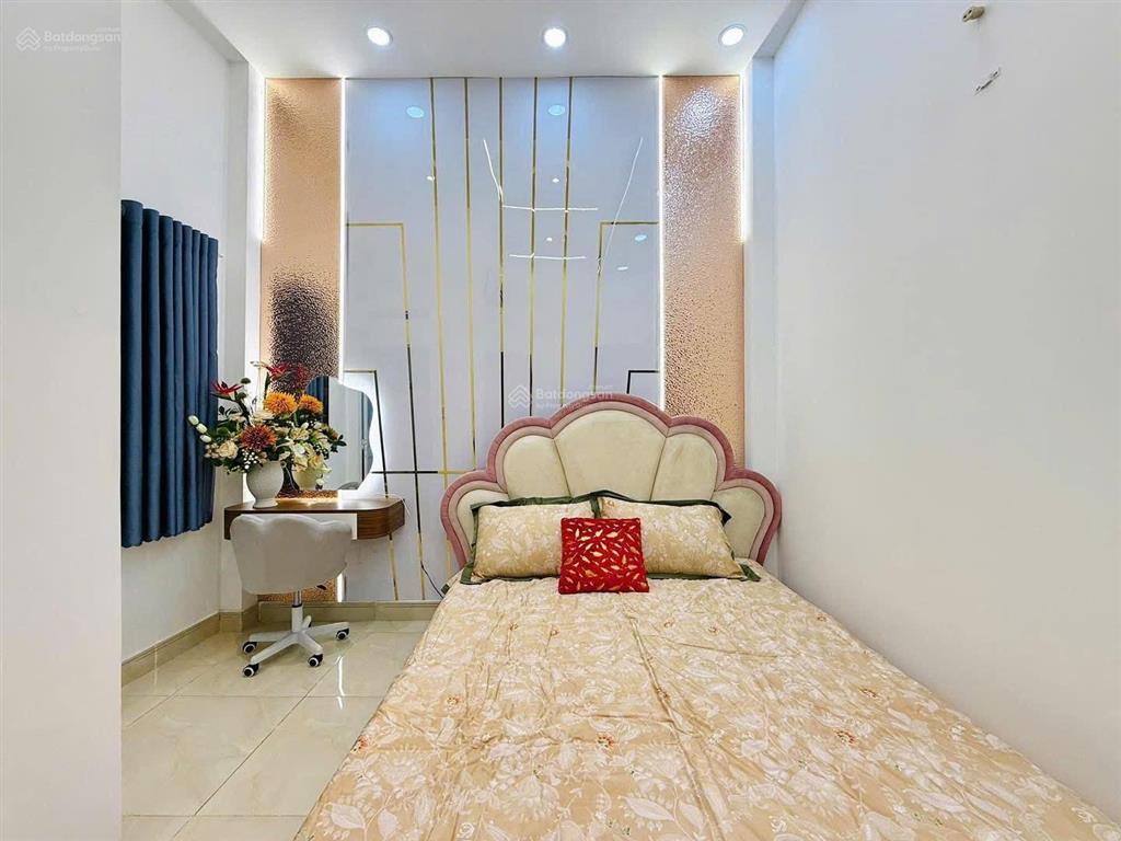 Cô 9 xuất ngoại cần bán gấp căn lê lai gò vấp, giá 2tỷ9. dt 48m2. cho thuê 18tr/th. hẻm 5m