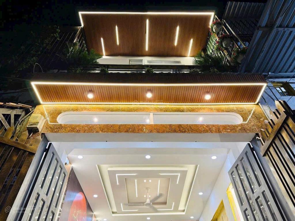 Cô 9 xuất ngoại cần bán gấp căn lê lai gò vấp, giá 2tỷ9. dt 48m2. cho thuê 18tr/th. hẻm 5m