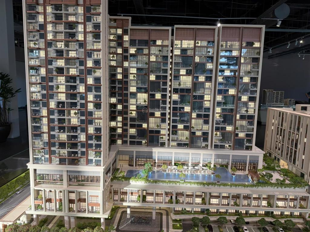 Cần bán căn d1 325m2 tầng 6,7,8 vip nhất parc regent, park city