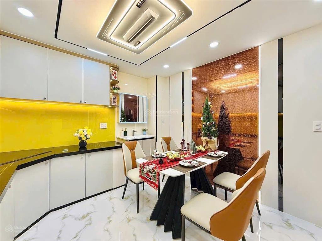 Nhà đẹp dương quảng hàm p.6 gò vấp  giá 3tỷ920  dt 50,6m2